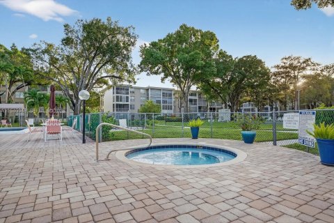 Condo in Lauderdale Lakes, Florida, 1 bedroom  № 2000270 - photo 22