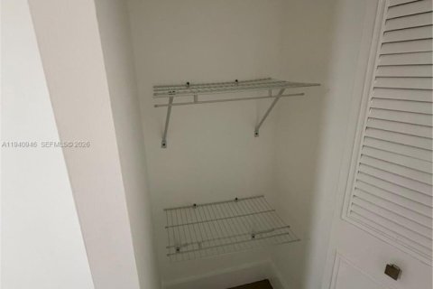 Condo in Lauderdale Lakes, Florida, 1 bedroom  № 2000270 - photo 13