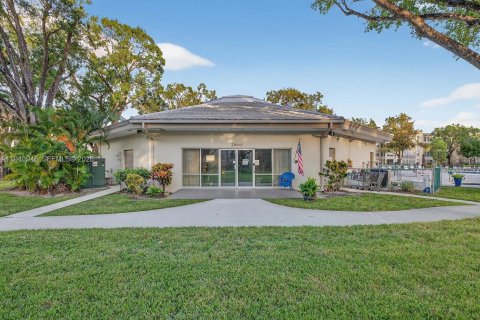 Condo in Lauderdale Lakes, Florida, 1 bedroom  № 2000270 - photo 27