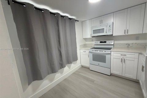 Condo in Lauderdale Lakes, Florida, 1 bedroom  № 2000270