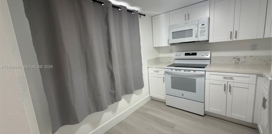 Condo in Lauderdale Lakes, Florida, 1 bedroom  № 2000270