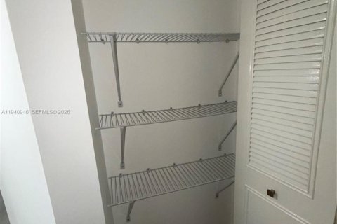 Condo in Lauderdale Lakes, Florida, 1 bedroom  № 2000270 - photo 14