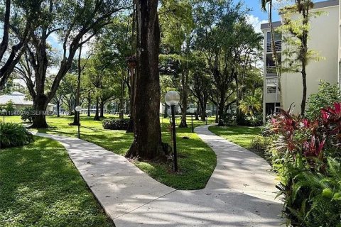 Condo in Lauderdale Lakes, Florida, 1 bedroom  № 2000270 - photo 18