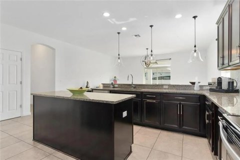 House in Orlando, Florida 5 bedrooms, 298.4 sq.m. № 1447749 - photo 7