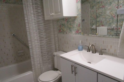Condo in Saint Petersburg, Florida, 2 bedrooms  № 1757580 - photo 15
