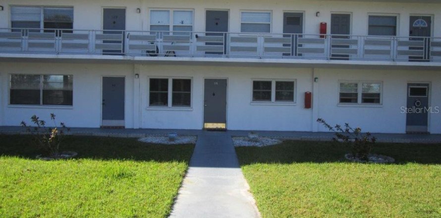 Condo in Saint Petersburg, Florida, 2 bedrooms  № 1757580