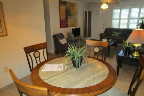 Condo in Saint Petersburg, Florida, 2 bedrooms  № 1757580 - photo 9