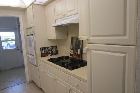 Condo in Saint Petersburg, Florida, 2 bedrooms  № 1757580 - photo 12