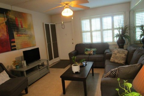 Condo in Saint Petersburg, Florida, 2 bedrooms  № 1757580 - photo 5
