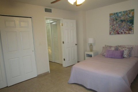 Condo in Saint Petersburg, Florida, 2 bedrooms  № 1757580 - photo 30
