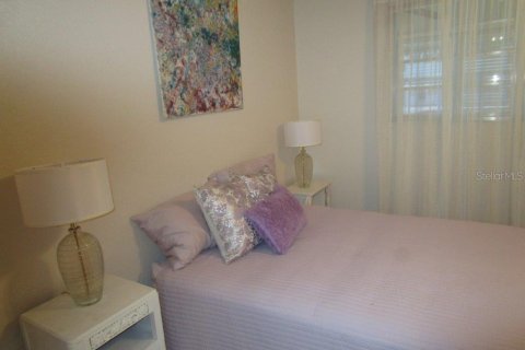 Condo in Saint Petersburg, Florida, 2 bedrooms  № 1757580 - photo 25