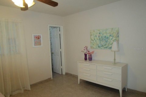Condo in Saint Petersburg, Florida, 2 bedrooms  № 1757580 - photo 23