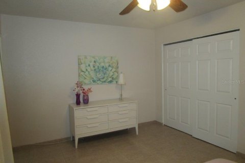 Condo in Saint Petersburg, Florida, 2 bedrooms  № 1757580 - photo 27