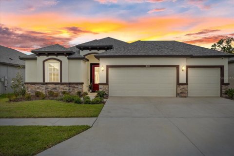 House in Seffner, Florida 4 bedrooms, 179.86 sq.m. № 1735052 - photo 1