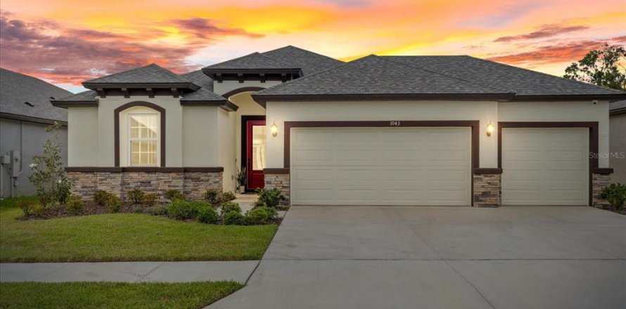 House in Seffner, Florida 4 bedrooms, 179.86 sq.m. № 1735052