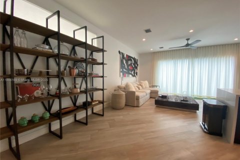 Casa en alquiler en Miami, Florida, 3 dormitorios, 222.97 m2 № 1896119 - foto 11
