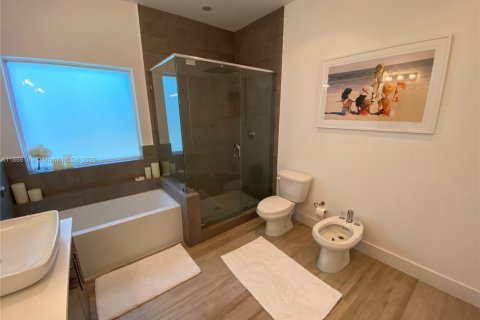 Casa en alquiler en Miami, Florida, 3 dormitorios, 222.97 m2 № 1896119 - foto 13
