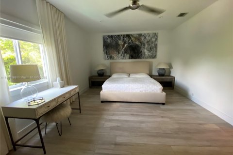 Casa en alquiler en Miami, Florida, 3 dormitorios, 222.97 m2 № 1896119 - foto 14