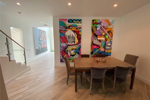Casa en alquiler en Miami, Florida, 3 dormitorios, 222.97 m2 № 1896119 - foto 1