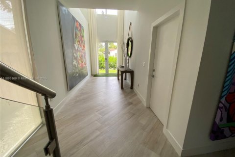 Casa en alquiler en Miami, Florida, 3 dormitorios, 222.97 m2 № 1896119 - foto 5