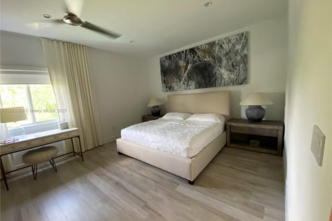 Casa en alquiler en Miami, Florida, 3 dormitorios, 222.97 m2 № 1896119 - foto 15