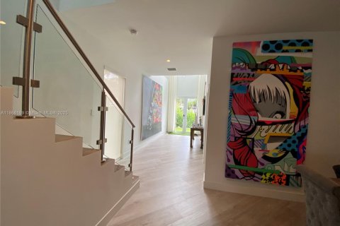 Casa en alquiler en Miami, Florida, 3 dormitorios, 222.97 m2 № 1896119 - foto 4