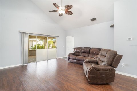 Duplex in Ruskin, Florida 2 bedrooms, 121.14 sq.m. № 1885961 - photo 4