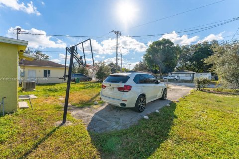 Купить виллу или дом в Майами-Гарденс, Флорида 2 спальни, 66.89м2, № 1973848 - фото 10