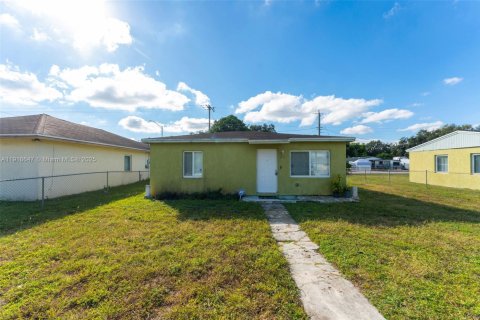 Дом в Майами-Гарденс, Флорида 2 спальни, 66.89м2 № 1973848