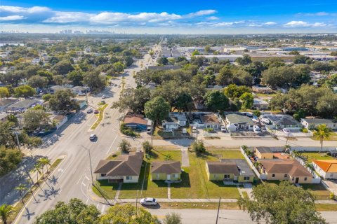 Купить виллу или дом в Майами-Гарденс, Флорида 2 спальни, 66.89м2, № 1973848 - фото 16