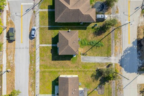 Купить виллу или дом в Майами-Гарденс, Флорида 2 спальни, 66.89м2, № 1973848 - фото 12