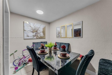 Купить виллу или дом в Майами-Гарденс, Флорида 2 спальни, 66.89м2, № 1973848 - фото 6