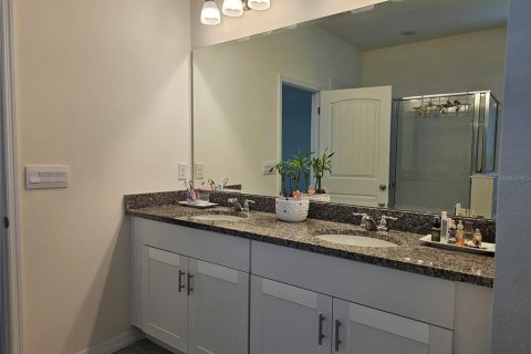 Casa en venta en Kissimmee, Florida, 4 dormitorios, 199 m2 № 2104387 - foto 1
