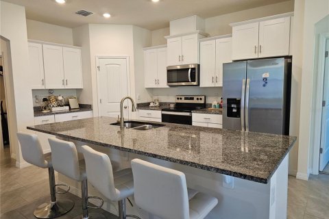 Villa ou maison à vendre à Kissimmee, Floride: 4 chambres, 199 m2 № 2104387 - photo 10
