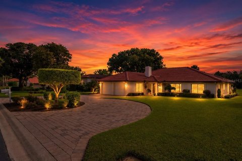 House in Lake Wales, Florida 3 bedrooms, 208.94 sq.m. № 2093837