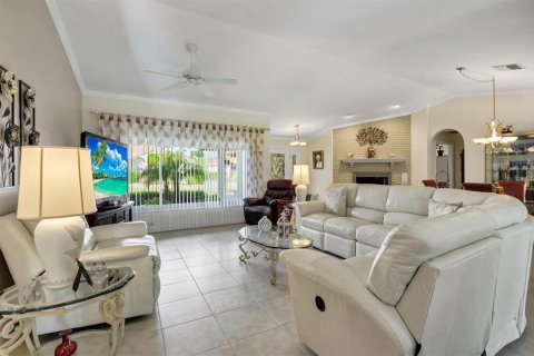 House in Lake Wales, Florida 3 bedrooms, 208.94 sq.m. № 2093837 - photo 13