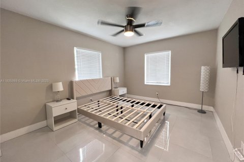 Propiedad comercial en venta en Hollywood, Florida, 353.68 m2 № 1935056 - foto 8