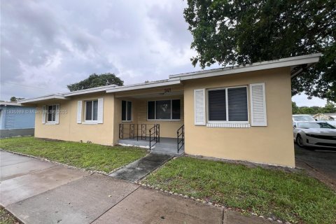 Propiedad comercial en venta en Hollywood, Florida, 353.68 m2 № 1935056 - foto 19