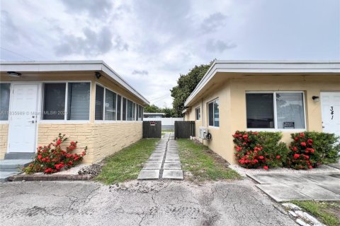 Propiedad comercial en venta en Hollywood, Florida, 353.68 m2 № 1935056 - foto 1