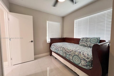 Propiedad comercial en venta en Hollywood, Florida, 353.68 m2 № 1935056 - foto 12