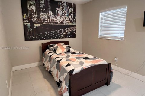 Propiedad comercial en venta en Hollywood, Florida, 353.68 m2 № 1935056 - foto 10