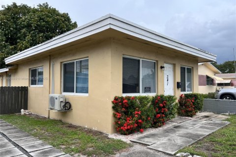Propiedad comercial en venta en Hollywood, Florida, 353.68 m2 № 1935056 - foto 18
