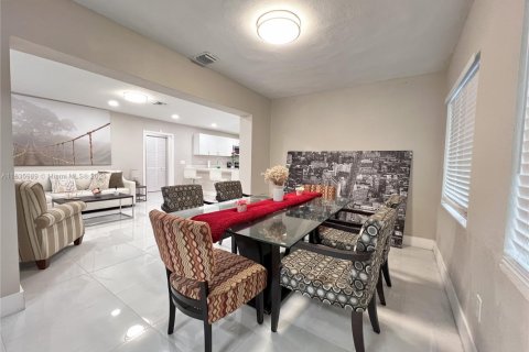 Propiedad comercial en venta en Hollywood, Florida, 353.68 m2 № 1935056 - foto 2