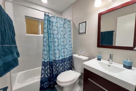Propiedad comercial en venta en Hollywood, Florida, 353.68 m2 № 1935056 - foto 11