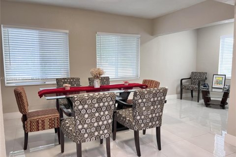 Propiedad comercial en venta en Hollywood, Florida, 353.68 m2 № 1935056 - foto 4