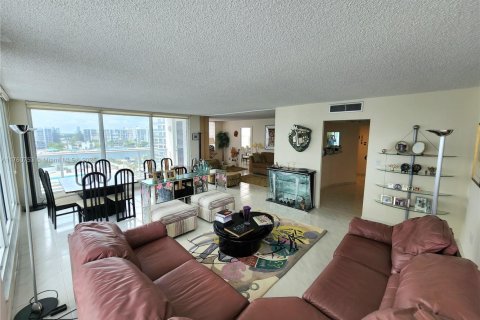 Condo in Hollywood, Florida, 2 bedrooms  № 1731430 - photo 4