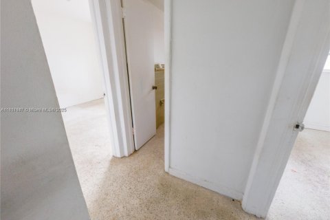 Снять в аренду квартиру в Майами, Флорида 2 спальни, 74.32м2, № 1772354 - фото 2