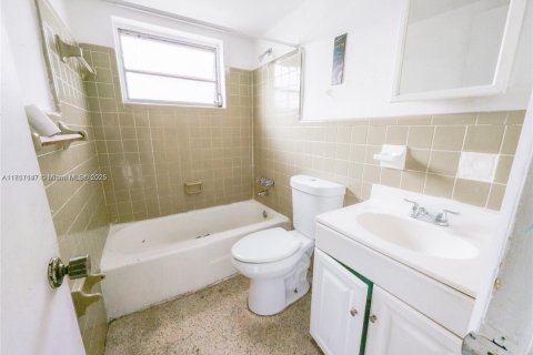 Снять в аренду квартиру в Майами, Флорида 2 спальни, 74.32м2, № 1772354 - фото 5