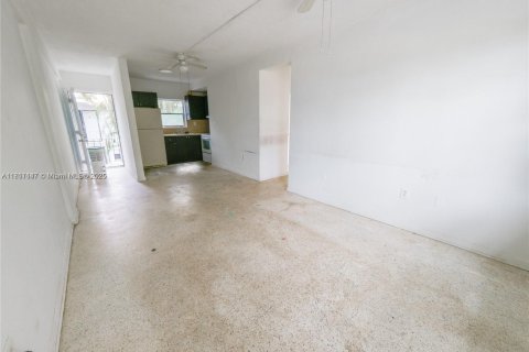 Снять в аренду квартиру в Майами, Флорида 2 спальни, 74.32м2, № 1772354 - фото 6