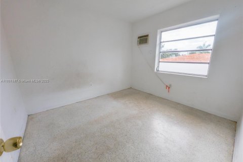 Снять в аренду квартиру в Майами, Флорида 2 спальни, 74.32м2, № 1772354 - фото 3
